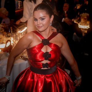 22 January: new pics of Selena from the inside of the Golden Globe Awards