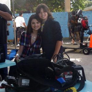 15 February: new rare pic of Selena with a fan on set of commercials in 2009