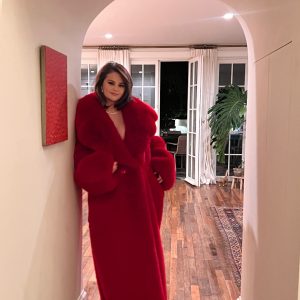 9 March: Selena stuns in a new photo wearing red