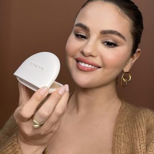 11 July: Selena announced the new ‘True To Myself’ Tinted Pressed Finishing Powder by Rare Beauty