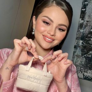 16 July: Selena models to promote new mini bag by Rare Beauty