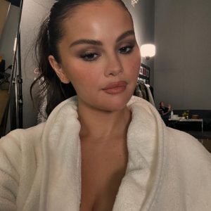 18 July: Selena shared new gorgeous selfies via Instagram