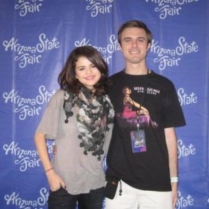 22 July: new throwback pictures of Selena with fans