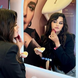 9 August: Selena shared more new pics from Sephora SMC via her IG