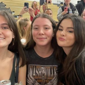 31 August: Selena with fans in Telluride, Colorado