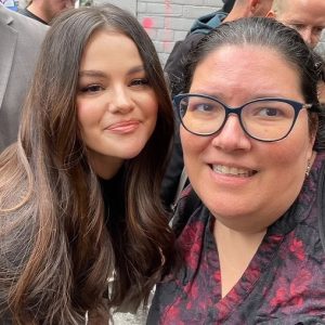 8 September: new pics and videos of Selena with fans in Toronto