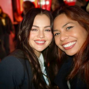 22 October: Selena with a fan in Los Angeles