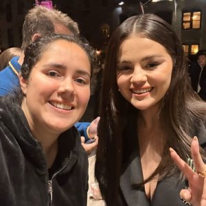 7 October: new pics of Selena with fans in New York