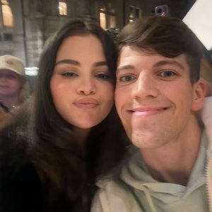 10 October: Selena with fans in London