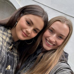 13 October: new pics and videos of Selena with fans in London