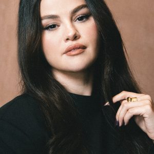 21 November: new portrait pic of Selena for TIFF