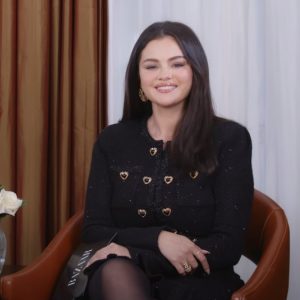 18 November: watch new interview with Selena and Zoe Saldana for Harper’s Bazaar UK