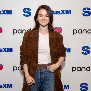 9 December: Selena appears at the Sirius XM radio in Los Angeles