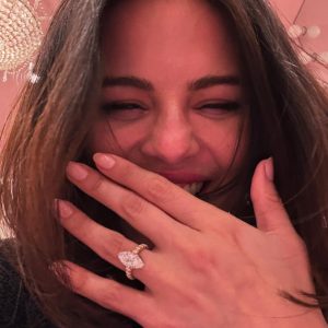 12 December: Selena is now engaged!