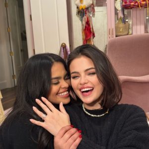 12 December: Selena celebrates her engagement with family