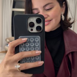 19 December: new selfie and a video from Selena