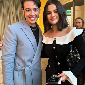 12 December: Selena with a fan at The Hollywood Reporter’s Annual Women In Entertainment Gala