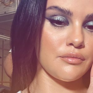 25 April: Selena shared personal pictures via her Instagram