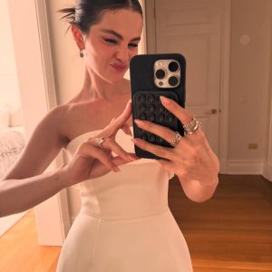 21 May: Selena shared some personal pics via her Instagram