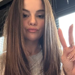 25 June: new selfie of Selena