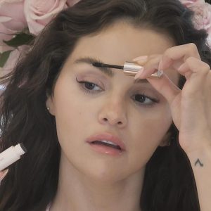 14 July: Selena shared some new breathtaking pics using her new lip gloss by Rare Beauty