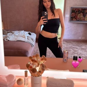 14 July: Selena shows off her hot figure in the new Instagram story