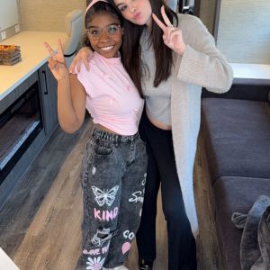 22 July: new pics of Selena with the cast from set of ‘Wizards Beyond Waverly Place’