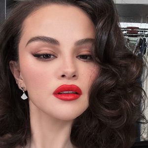 22 July: new amazing portrait pics of Selena