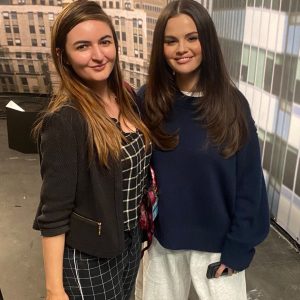 15 July: new pics of Selena with fans on set of Wizards Beyond Waverly Place