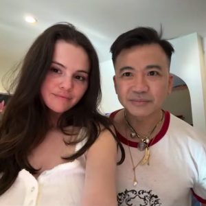 25 July: new pic & a video of Selena with a fan in Los Angeles