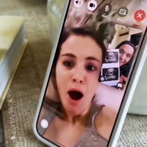 9 July: new super cute video of Selena