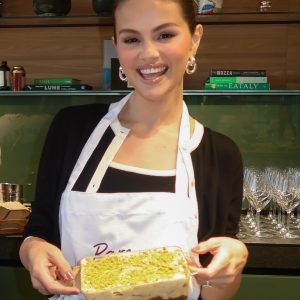 12 August: new pic of Selena at the cooking class with Rare Beauty