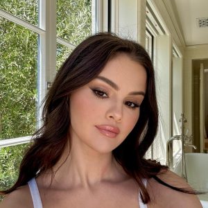 31 August: new breathtaking pics of Selena for Rare Beauty