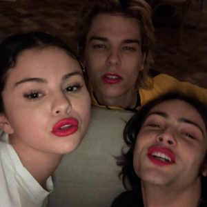 31 August: new rare selfie of Selena with friends