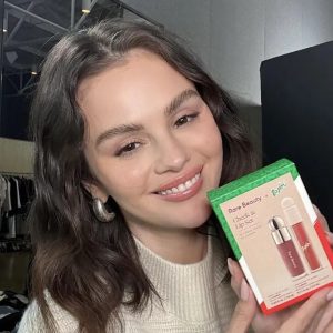 21 August: new pics & videos of Selena for a collaboration between ‘Rare Beauty’ & ‘Tajin’