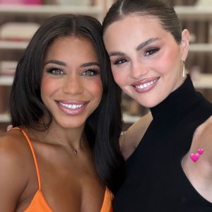 5 August: new pic of Selena with Amaya from the Love Island USA