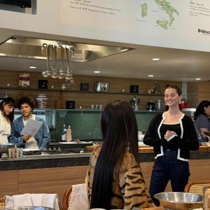 5 August: Selena with bloggers & influencers at the baking class today