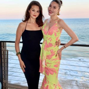 7 August: Selena with influencers at the Rare Beauty fragrance release event