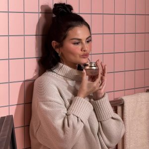 17 August: new picture of Selena for Rare Beauty fragrance