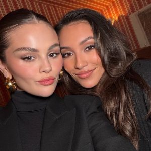 28 August: new selfie of Selena with Logan Reynolds