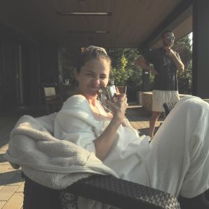 1 September: check out new personal pics of Selena from her latest trip on a lake