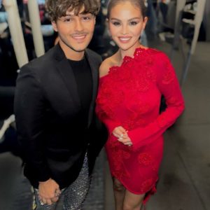 9 September: Selena with fans in New York