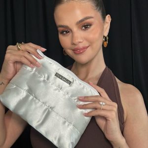 2 October: new pic of Selena for Rare Beauty silver makeup bag