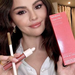 6 October: new video with Selena for Rare Beauty