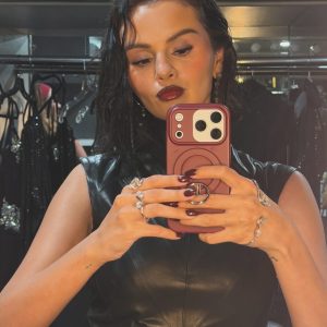 17 October: Selena teased new music video via Instagram