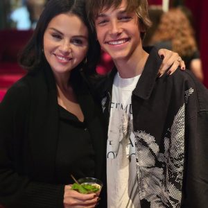 21 October: more new pics of Selena from set of ‘Wizards Beyond Waverly Place’