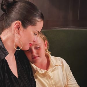 25 October: Selena shared new cute selfie with Gracie via Instagram stories