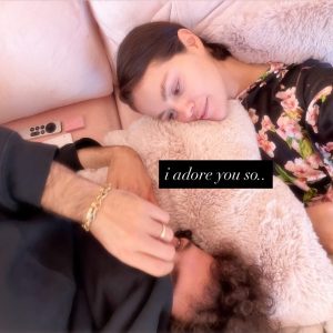 25 October: new cute selfie of Selena