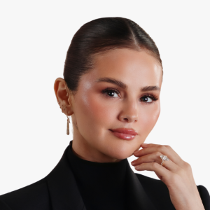 6 October: new portrait picture of Selena for the Fortune Most Powerful Women Summit