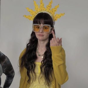 7 October: new picture of Selena from behind the scenes of Only Murders